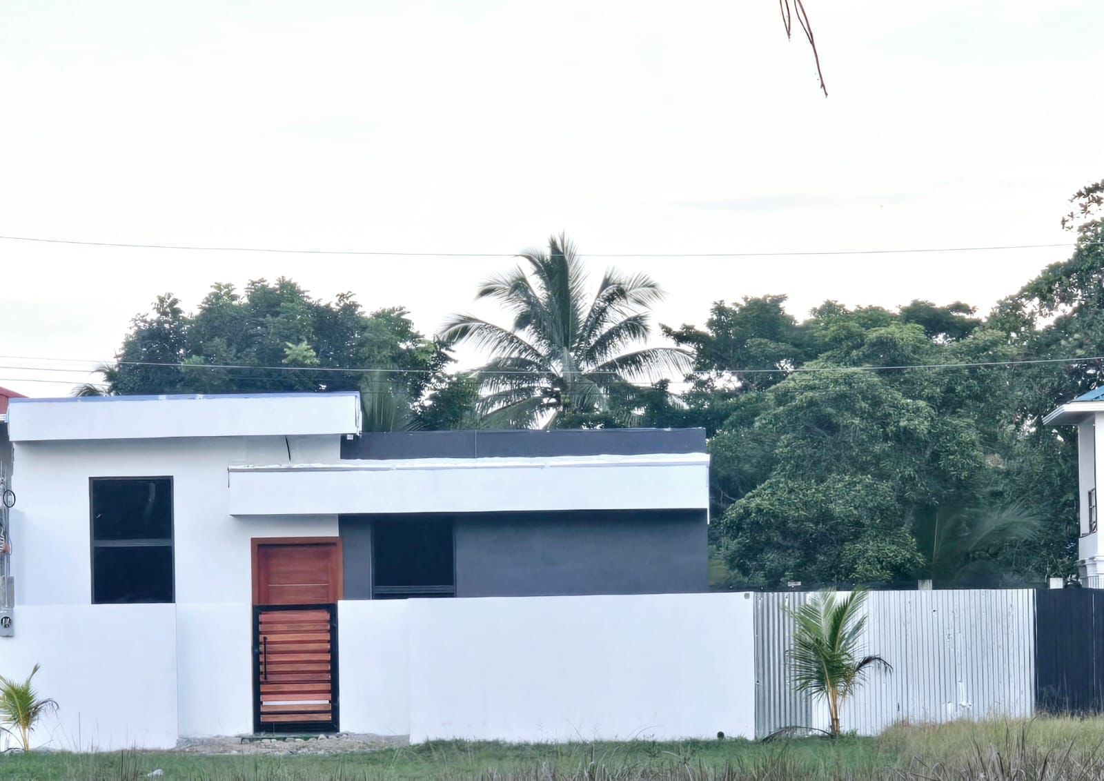 Moderna Casa de Playa Minimalista en la Ceiba